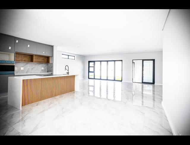 4 BEDROOM FREEHOLD FOR SALE IN SANDOWN